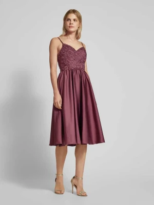 Sukienka koktajlowa obszyta ozdobnymi kamieniami Laona