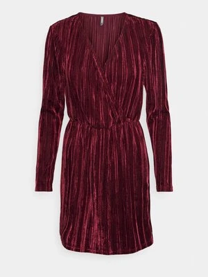 Sukienka koktajlowa Only