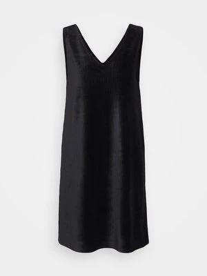 Sukienka koktajlowa Pieces