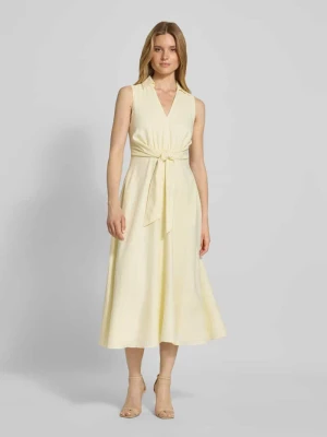 Sukienka koktajlowa taliowana z mieszanki lnu i wiskozy Christian Berg Cocktail