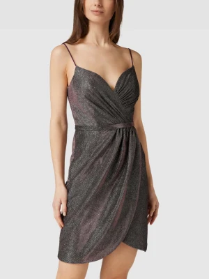 sukienka koktajlowa w kopertowym stylu luxuar