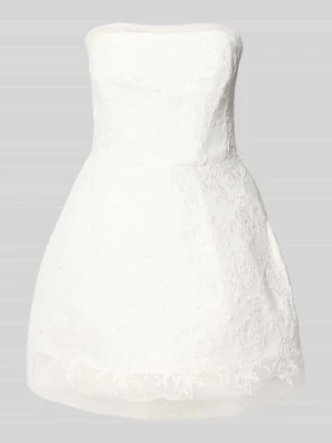 Sukienka koktajlowa w stylu off-shoulder bardot