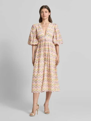 Sukienka koktajlowa we wzór na całej powierzchni z rękawem o dł. 3/4 Lace & Beads