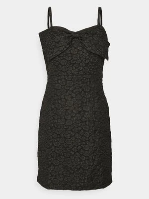 Sukienka koktajlowa YAS