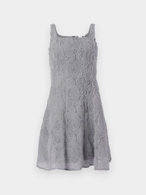 Sukienka koktajlowa YAS