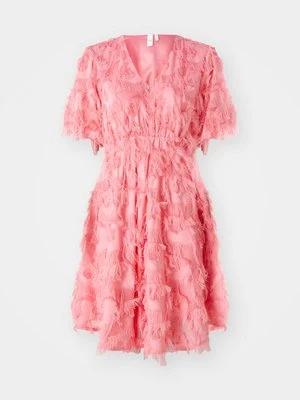 Sukienka koktajlowa YAS