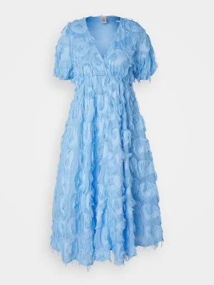 Sukienka koktajlowa YAS Petite