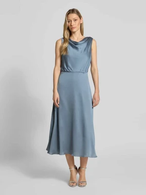 Sukienka koktajlowa z dekoltem kaskadowym Swing