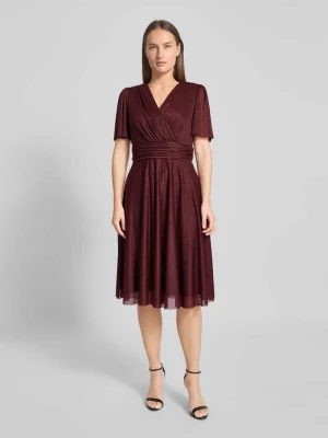 Sukienka koktajlowa z dekoltem w serek Christian Berg Cocktail