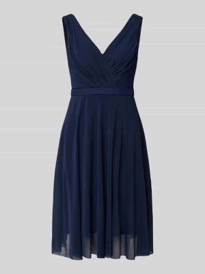 Sukienka koktajlowa z dekoltem w serek TROYDEN COLLECTION