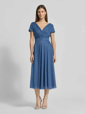 Sukienka koktajlowa z efektem błyszczącym i dekoltem w serek Vera Mont