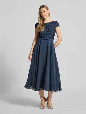 sukienka koktajlowa z haftami i perłami Christian Berg Cocktail