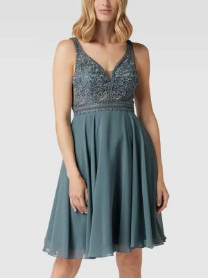 Sukienka koktajlowa z haftami kwiatowymi luxuar