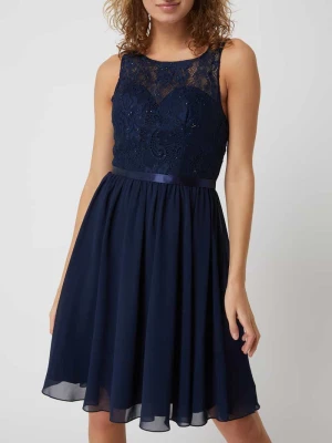 Sukienka koktajlowa z kamieniami stras luxuar