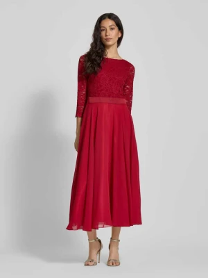 Sukienka koktajlowa z koronką szydełkową Swing