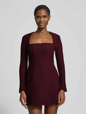 Sukienka koktajlowa z kwadratowym dekoltem Forever New