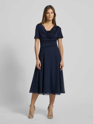 Sukienka koktajlowa z lejącym dekoltem Vera Mont