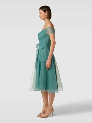 Sukienka koktajlowa z materiałowym paskiem TROYDEN COLLECTION