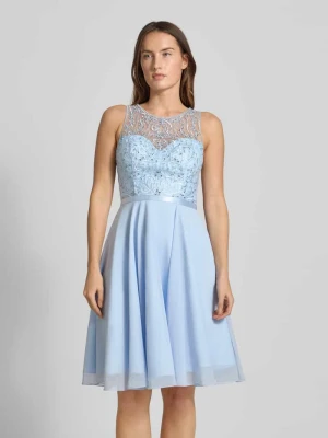 Sukienka koktajlowa z obszyciem z kamieni stras luxuar