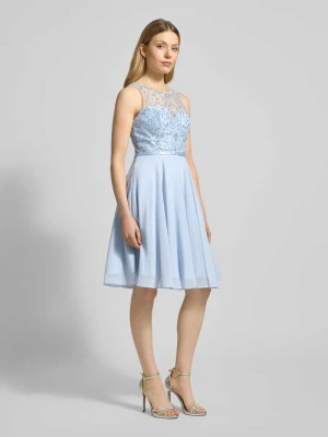 Sukienka koktajlowa z obszyciem z kamieni stras luxuar