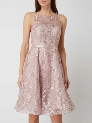 Sukienka koktajlowa z organzy z haftami luxuar