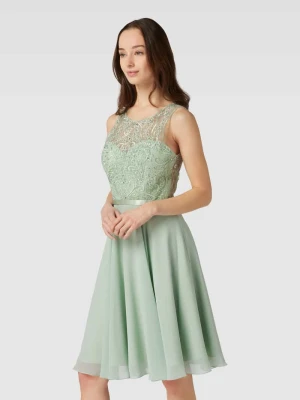 Sukienka koktajlowa z ozdobą z cyrkonii luxuar