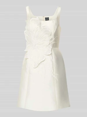 Sukienka koktajlowa z ozdobnym obszyciem Adrianna Papell