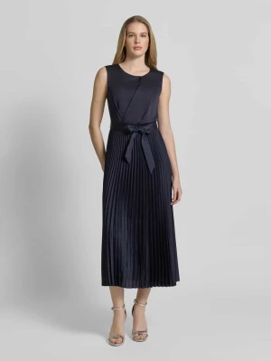 Sukienka koktajlowa z plisowaniami Vera Mont