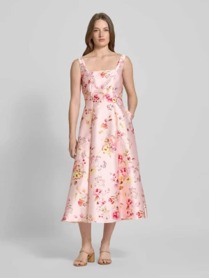 Sukienka koktajlowa z prostokątnym dekoltem Swing