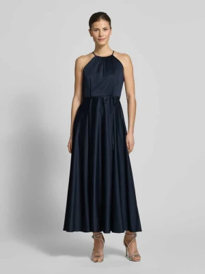 Sukienka koktajlowa z satyny z wiązanym paskiem Jake*s Cocktail