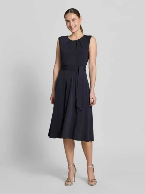 Sukienka koktajlowa z wiązanym paskiem Christian Berg Woman Selection