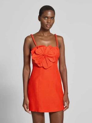 Sukienka koktajlowa z wiskozy z kwiatową aplikacją Forever New