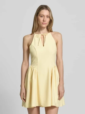 Sukienka koktajlowa z wycięciem w kształcie łezki Little Mistress