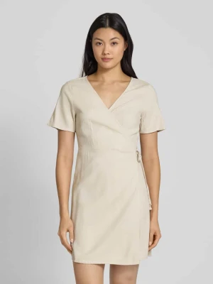 Sukienka kopertowa taliowana z mieszanki wiskozy i lnu model ‘MYMILO’ Vero Moda
