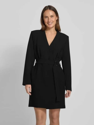 Sukienka kopertowa z paskiem i dekoltem w serek Jake*s Collection