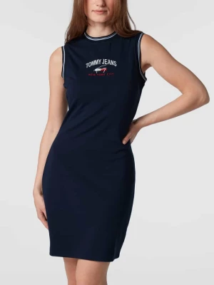 Sukienka koszulowa bez rękawów z wyhaftowanym logo Tommy Jeans