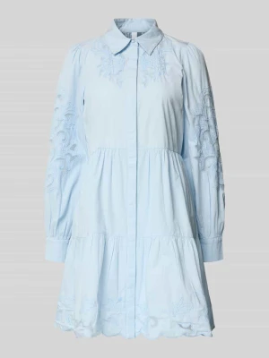 Sukienka koszulowa do kolan z haftem angielskim model 'Zimia' YAS