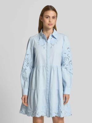 Sukienka koszulowa do kolan z haftem angielskim model 'Zimia' YAS