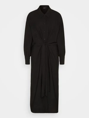 Sukienka koszulowa Gina Tricot czarny