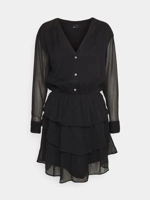 Sukienka koszulowa Gina Tricot