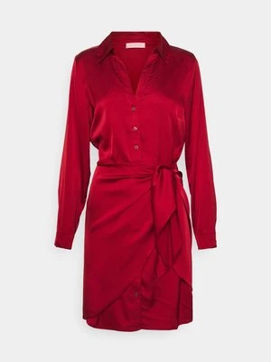 Sukienka koszulowa Guess