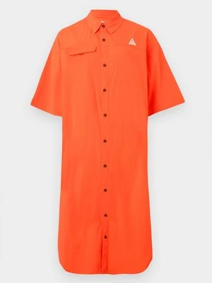 Sukienka koszulowa Nike czerwony