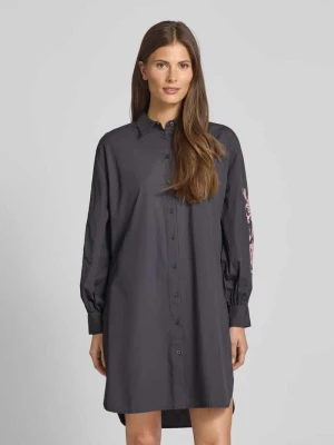 Sukienka koszulowa o długości do kolan z haftami Jake*s Casual