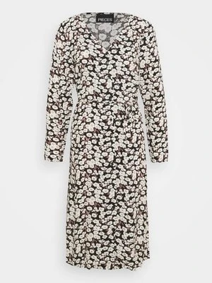 Sukienka koszulowa Pieces