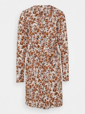 Sukienka koszulowa PIECES Tall