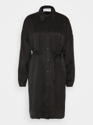 Sukienka koszulowa Selected Femme