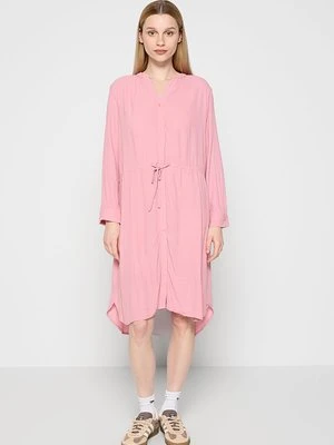 Sukienka koszulowa Selected Femme