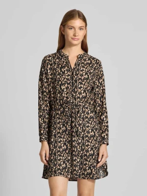 Sukienka koszulowa taliowana ze wzorem na całej powierzchni model ‘CORY’ Only