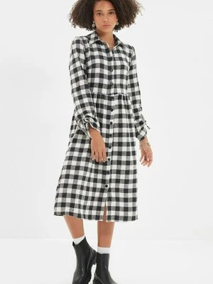 Sukienka koszulowa Trendyol