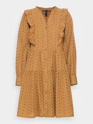 Sukienka koszulowa YAS